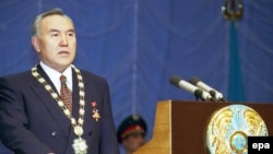 Нурсултан Назарбаев дагы канча кааласа, ошончо ирет президент катары ант бере алат