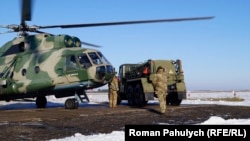 Мі-8 «проганяють» перед польотами – запускають двигун і перевіряють усі системи