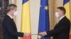 Dan Barna și Klaus Iohannis la depunerea jurământului, 23 decembrie 2020. 