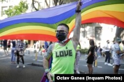 Participant la Bucharest Pride.