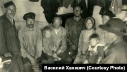 Grupa "naseljenika“ u regiji Narjim iz 1930-ih.