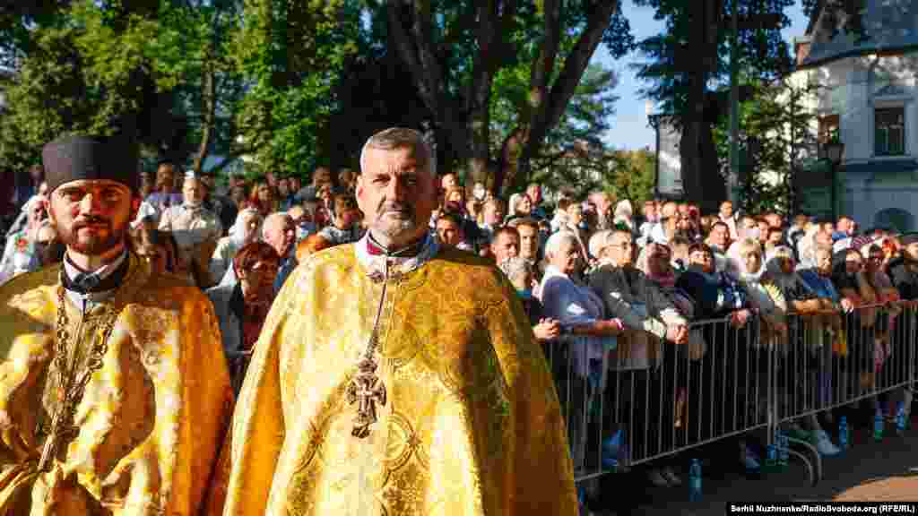 «До нашої радості на жаль домішаний і смуток, що не всі православні християни України ще пізнали повноту істини, не всі ще послідують вченню Церкви і канонічному порядку, досі ще тримаючись розділення та віддаляючи себе від спілкування. Але і за них ми молилися під час літургії, і за них також приносили Безкровну Жертву, маючи впевненість, що у Богом благословенний час і вони пізнають істину та увіллються в повноту Помісної Української Православної Церкви», – сказав митрополит Епіфаній