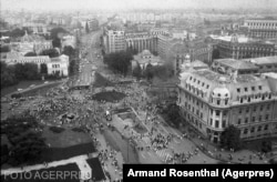 Imagine cu Piața Universității după intervenția forțelor de ordine.