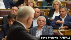 Opozicija nazad u skupštinskim klupama