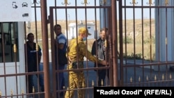 Баъди ба қудрат расидани Шавкат Мирзиёев, рафтуомад байни ду кишвар соддаву осон ва барои як моҳ бераводид шуд.