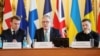 Президент Франції Макрон, прем’єр Великої Британії Стармер та президент України Зеленський на саміті в Лондоні, 2 березня 2025 року 