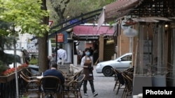 Երևանյան սրճարաններից մեկը, 4-ը մայիսի, 2020թ.