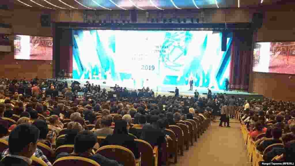 Во Дворце Республики во время отчетной встречи с акимом. 20 февраля 2019 года. 