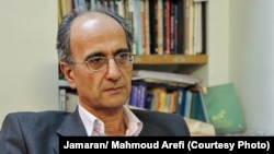 چند روز پیش به خانواده کاووس سیدامامی خبر داده شده که این جامعه‌شناس و فعال محیط زیست در زندان خودکشی کرده است.
