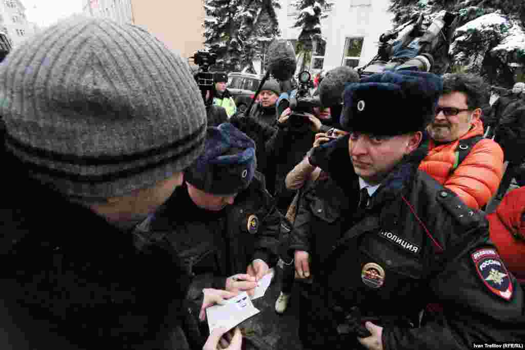 Московская акция поддержки "Евромайдана". Посольство Украины