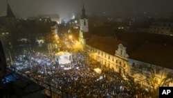 Протест срещу плана на правителството на Робърт Фицо за промени в наказателния кодекс на страната. Планът включва премахване на специалната прокуратура, която се занимава с тежки престъпления като подкупи и организирана престъпност.