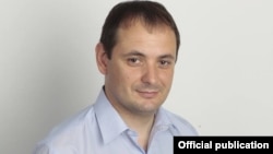 Раніше міський голова Руслан Марцінків заявив, що Івано-Франківськ має намір відкрити школи і дитячі садки 14 вересня, попри те, що місто віднесене до «червоної зони» епідеміологічної небезпеки