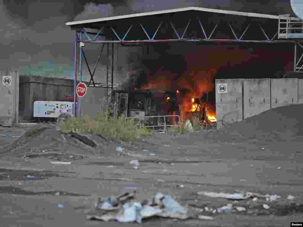 Granični prelaz Jarinje, 27.07.2011. Foto: Reuters