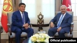Сооронбай Жээнбеков и Биналы Йылдырым.