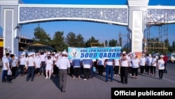 Избосканда уюштирилган оммавий тадбирдан лавҳа, 2020 йил 25 майи.
