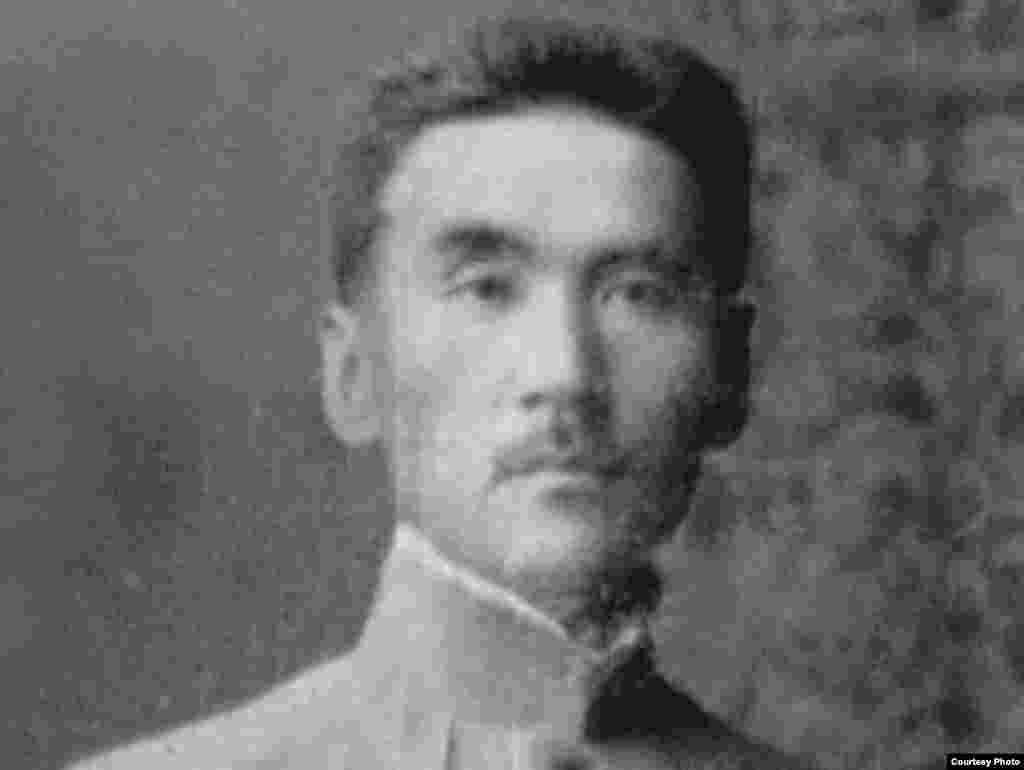 Почти все регионы Казахстана в 1916 году были охвачены стихийными выступлениями, которые вскоре переросли местами в вооруженное восстание против колонизаторской политики России. Токаш Бокин (на фото) был активным участником национально-освободительного движения в Семиречье. Он был подвергунт аресту и вышел на свободу после свержения царизма. Историкам он известен как борец за установление советской власти в Верном и Семиречье. 