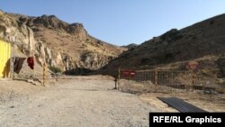 Пътищата към комплекса са преградени.