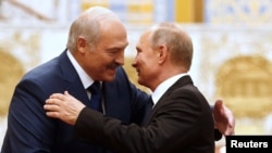Аляксандар Лукашэнка і Ўладзімір Пуцін, архіўнае фота
