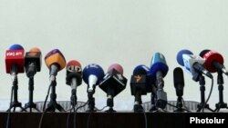 Հայաստանյան հեռուստա- և ռադիոընկերությունների միկրոֆոններ, արխիվ