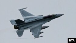 F-16 учагы.