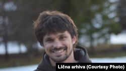 "Izgubljeni svijet Bosane" govori o jednoj epskoj fantastici, koja na satiričan način, prikazuje svijet u kojem živimo: Mile Mićić