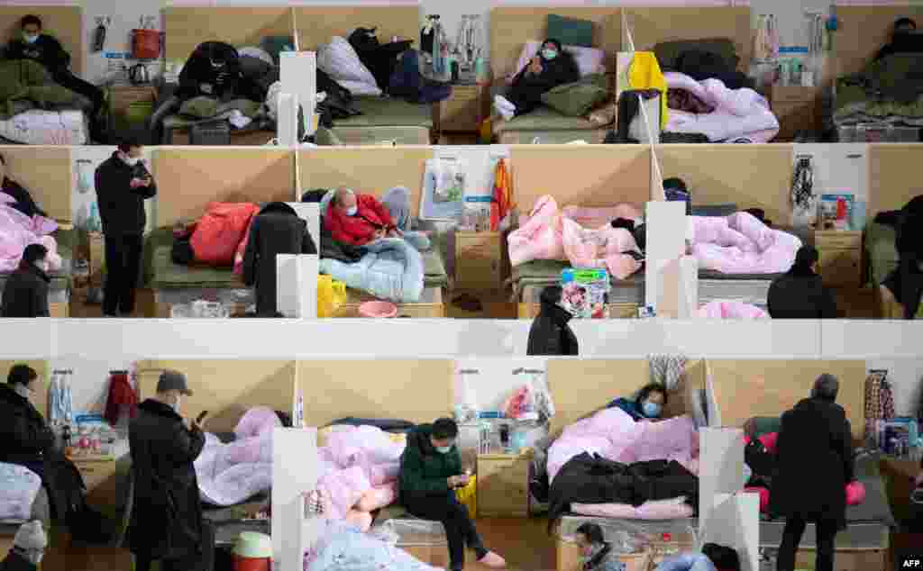Persoanele care prezintă simptome de coronavirus, în carantină în orașul chinez Wuhan în februarie 2020. Coronavirusul a ucis mai mult de 3.000 de oameni în China.
