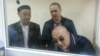 На фото слева направо: подсудимые по делу «джихадистов» Кенжебек Абишев, Алмат Жумагулов и Оралбек Омыров в ожидании решения Жетысуского районного суда по ходатайствам об их освобождении из-под ареста. Алматы, 29 августа 2018 года.