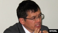 Адвокат Салимжан Мусин на пресс-конференции. Алматы, 24 августа 2009 года.