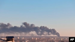 На фото видно пожежу на складі боєприпасів – щонайменше два осередки вогню. Фото ілюстративне 
