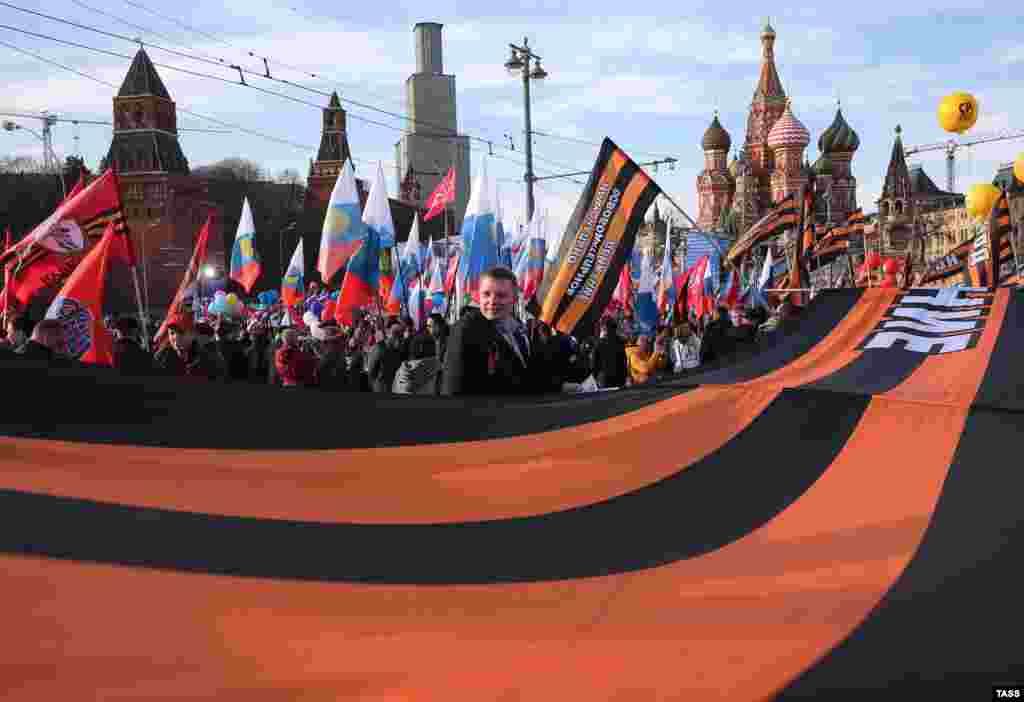 Митинг-концерт "Мы вместе", посвященный годовщине аннексии Россией Крыма. 
