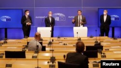 Članovi Evropskog parlamenta David Mcallister, Andreas Schieder, Christophe Hansen i Bernd Lange na konferenciji za novinare nakon rasprave o trgovinskom sporazumu između EU i Velike Britanije, Brisel, 27. aprila 2021.