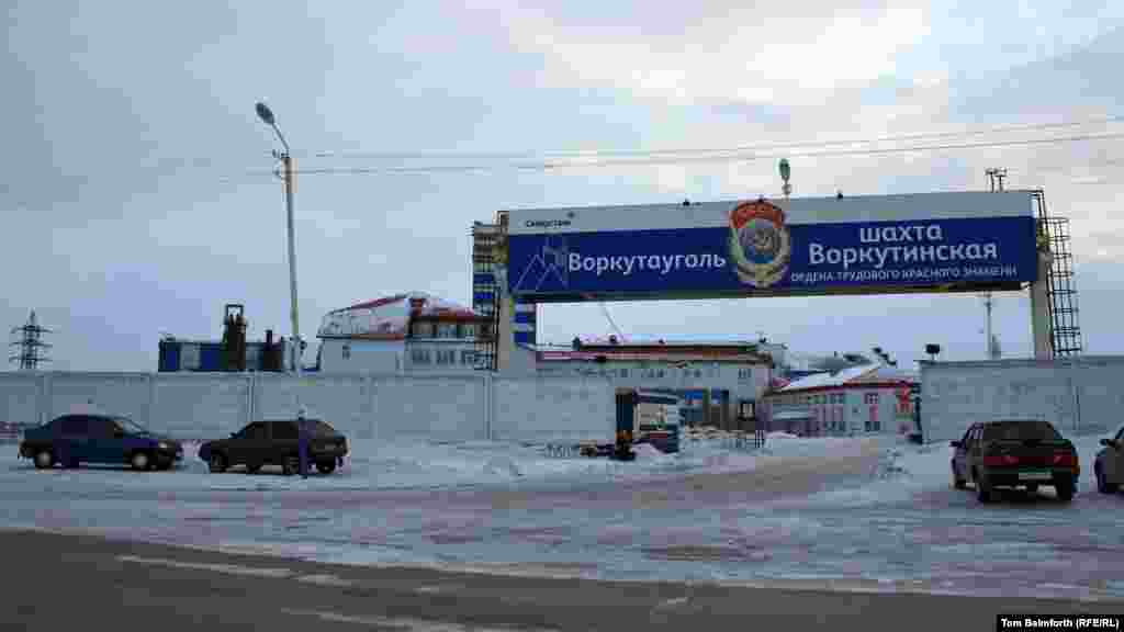 Уваход на шахту "Варкуцінская", дзе ў выніку выбуху на пачатку лютага загінула 18 чалавек.