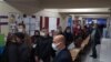 На първия тур пред изборните секции в Турция се извиха големи опашки