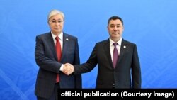 Садыр Жапаров менен Касым-Жомарт Токаев.