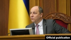 Андрій Парубій закрив вечірнє засідання Верховної Ради після того, як депутати розглянули понад 1000 поправок до законопроекту 