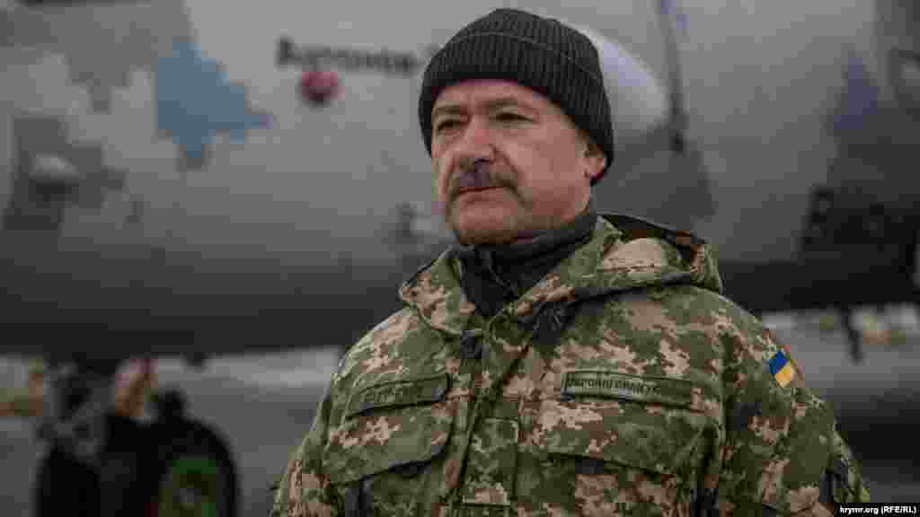 «Действия нашего самолета, его маневры не наносили никакой угрозы для того, чтобы насторожить тех людей, которые находились на вышке», – заявил представитель ВМС Украины Олег Сурженко