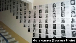 Партрэты палітвязьняў у менскім пад’езьдзе