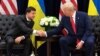 Președintele ucrainean Volodimir Zelenski (stânga) și președintele de atunci al SUA, Donald Trump, la New York în septembrie 2019.