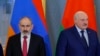 Армениянын өкмөт башчысы Никол Пашинян жана Беларустун авторитардык жетекчиси Александр Лукашенко.