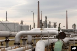 Насосная станция в конце нефтепровода «Дружба» на нефтеперерабатывающем заводе PCK в Шведте, Германия, 10 января 2007 года. Архивное фото