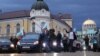 Протестното автошествие на "Величие" започна от площад "Народно събрание", премина през централата на ДПС-Пеевски и сградата на "Информационно обслужване", за да приключи пред къщата на Бойко Борисов в Банкя.