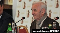 Шарль Азнавур на пресс-конференции во время кинофестиваля «Евразия». Алматы, 16 сентября 2013 года.