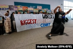 Jedan od službeno odobrenih protesta koji se održava unutar COP29-a, 15. novembra 2024.