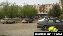 Ашгабаддын көчөсү. Иллюстрациялык сүрөт.
