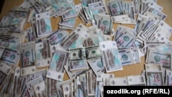 Ўзбек талабаси ўзи каби пиëда тугул¸ отлиққа ҳам топилмайдиган бўлиб бораëтган ўзбек сўми дийдорини кўриш умидидан қарийб айрилаëзган...