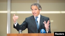 گفت‌وگوی رافائل گروسی با خبرنگاران در فرودگاه وین، بعد از سفر دو روزه به ایران
