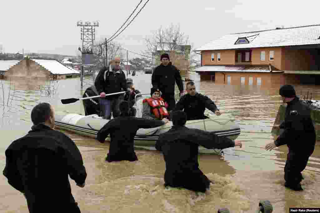 Kosovo - Poplave, selo Zajm, 15. mart 2013. Foto: REUTERS / Hazir Reka