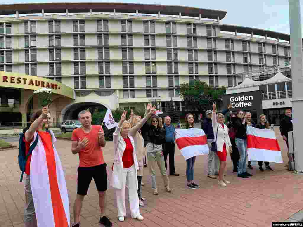 Ля казіно «Белая вежа», на скрыжаваньні Багдановіча і Машэрава