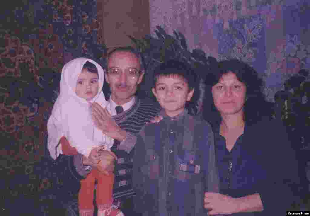 Rafiq Tağı oğlu Asiman, qızı Qəmər, həyat yoldaşı Mailə xanımla... 