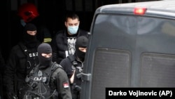 Policija Srbije privodi vođu navijača Partizana Veljka Belivuka u Beogradu, 4. februara 2021.